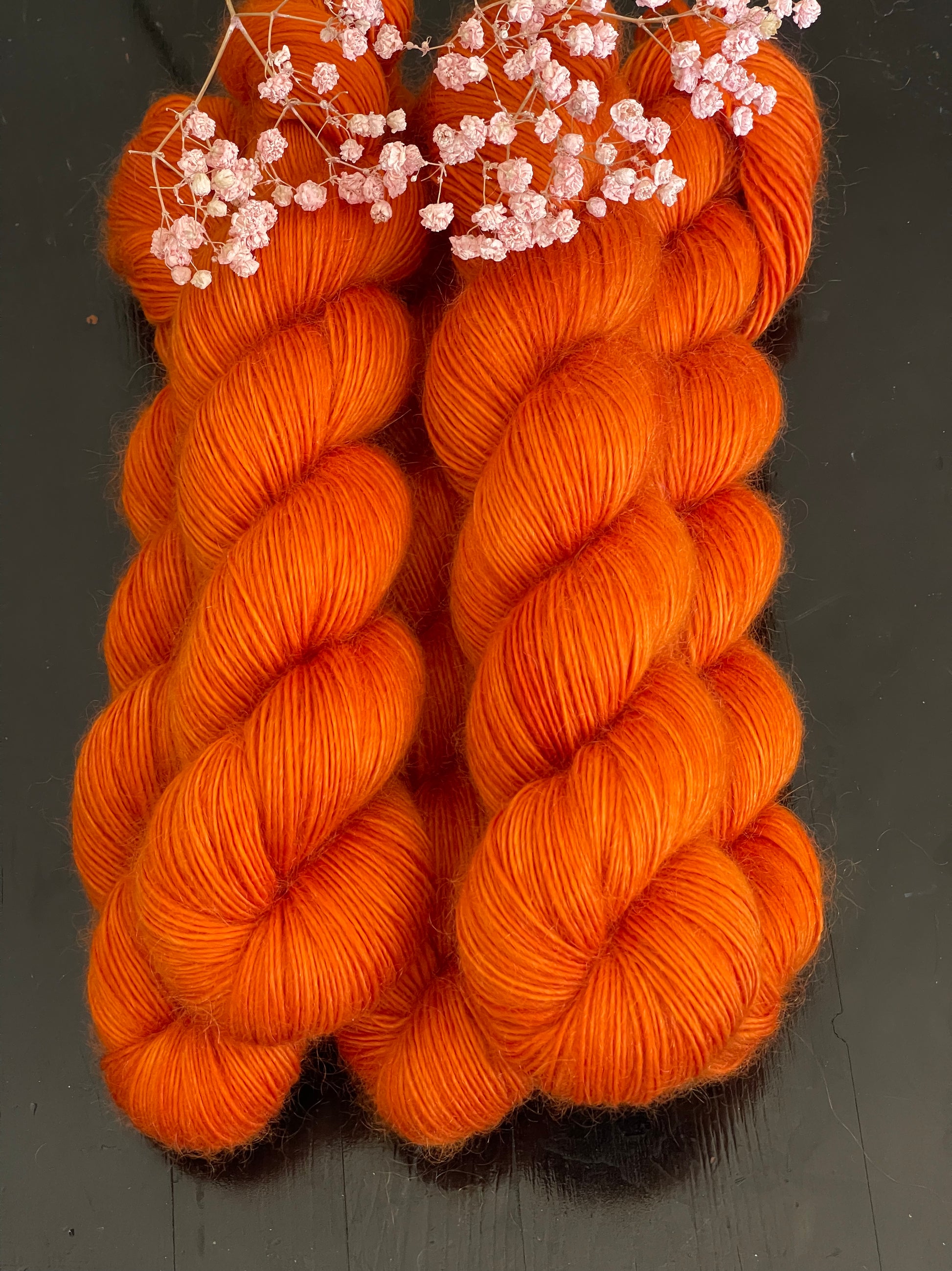Détail texture laine Bellezza mérinos kid mohair coloris orange terre brûlée Spicy Wooliette