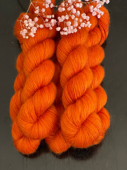 Détail texture laine Bellezza mérinos kid mohair coloris orange terre brûlée Spicy Wooliette