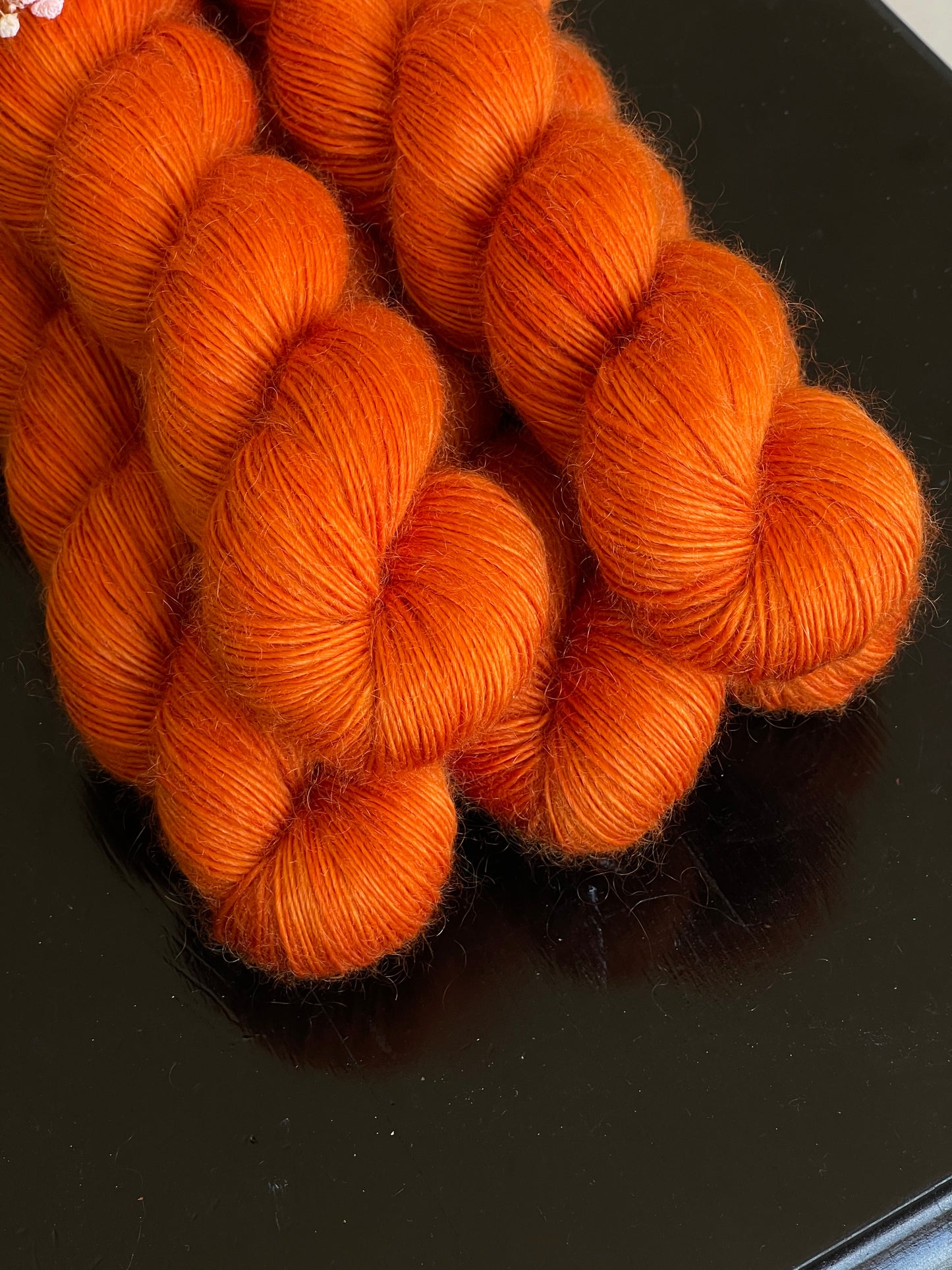 Laine artisanale orange mérinos et mohair fingering France Wooliette