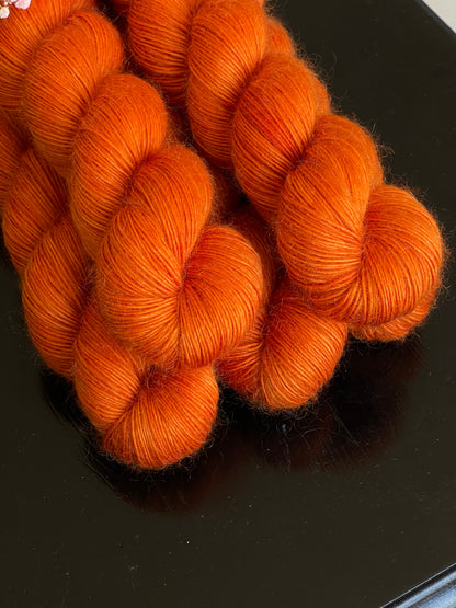 Laine artisanale orange mérinos et mohair fingering France Wooliette