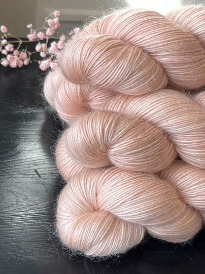 Écheveau laine single mérinos mohair fingering Donatella 100g 400m rose abricot pêche Wooliette