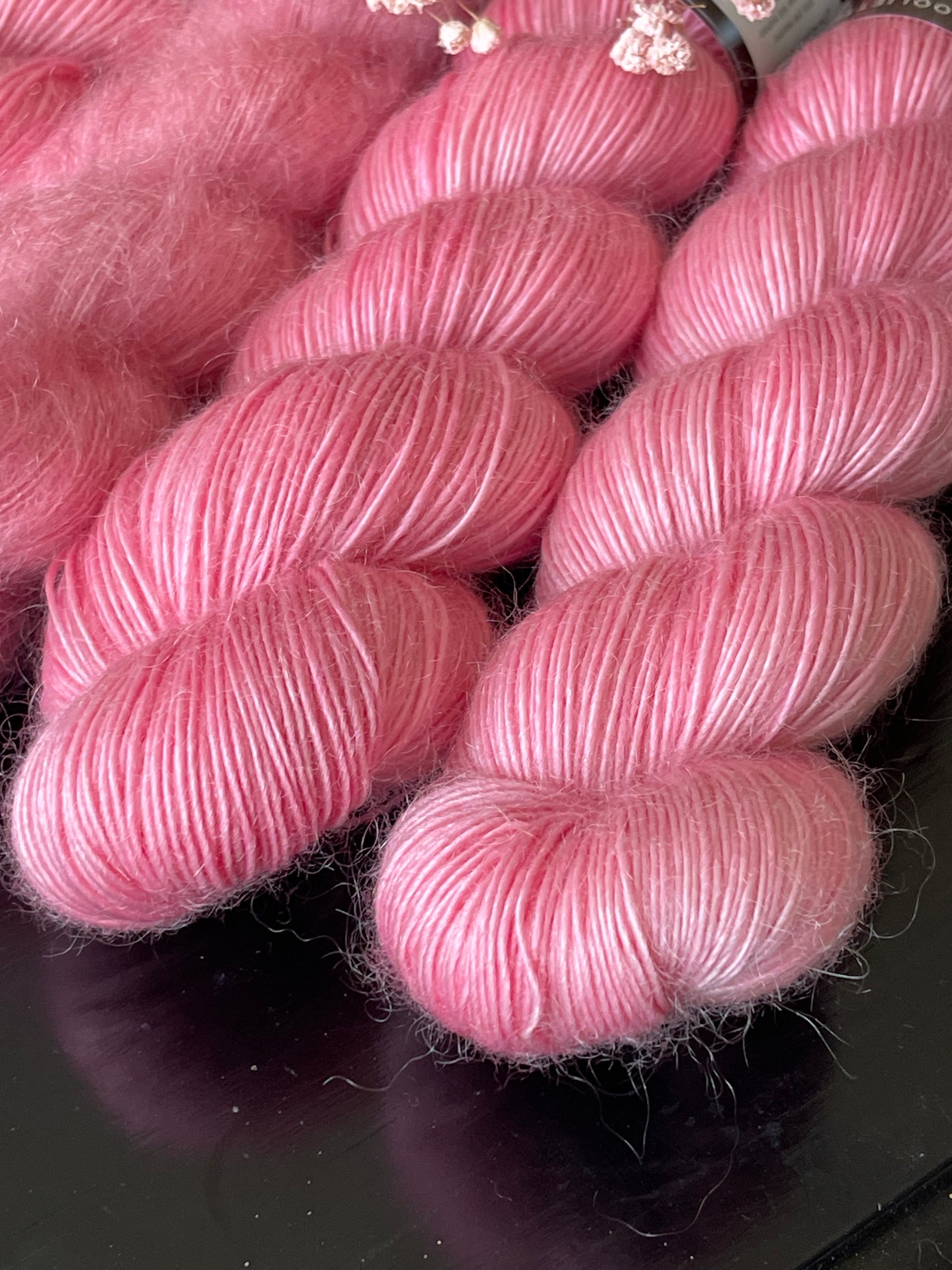 Écheveau laine single mérinos mohair fingering Chamallow 100g 400m rose bonbon dragée Wooliette