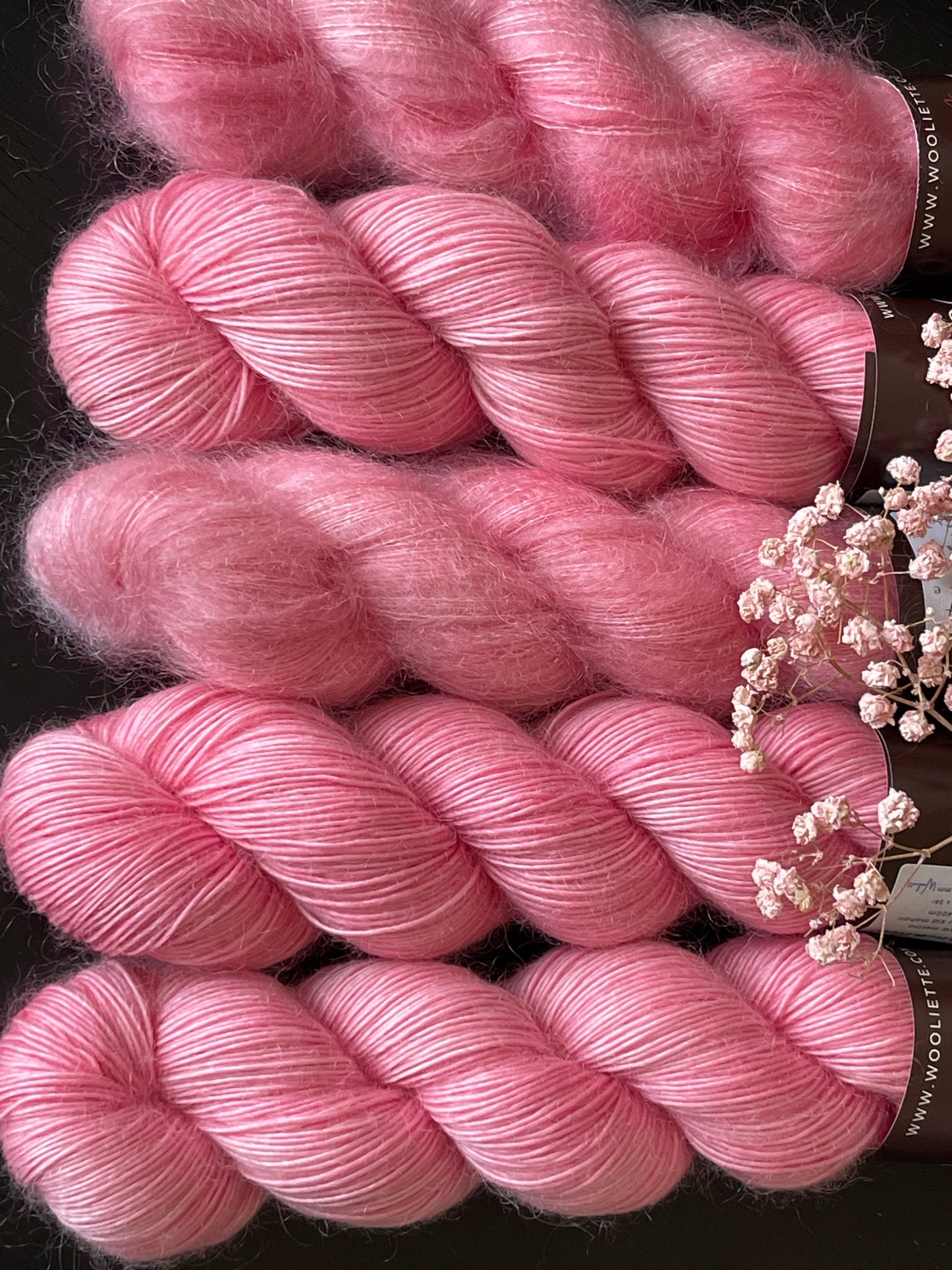 Détail texture laine Bellezza mérinos kid mohair coloris rose gourmand Chamallow Wooliette