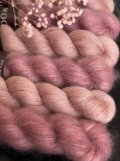 Détail texture laine Bellezza mérinos kid mohair coloris rose fané Love Is Wooliette