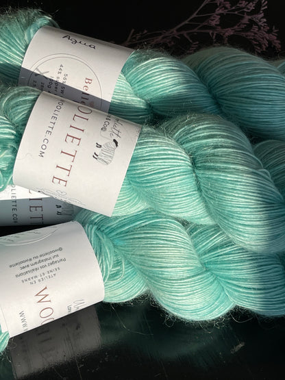 Détail texture laine Bellezza mérinos kid mohair coloris vert d'eau pastel Lagon Wooliette
