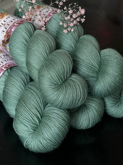 Laine Bellezza Romantica mérinos kid mohair Karma vert d'eau céladon teinte main Wooliette