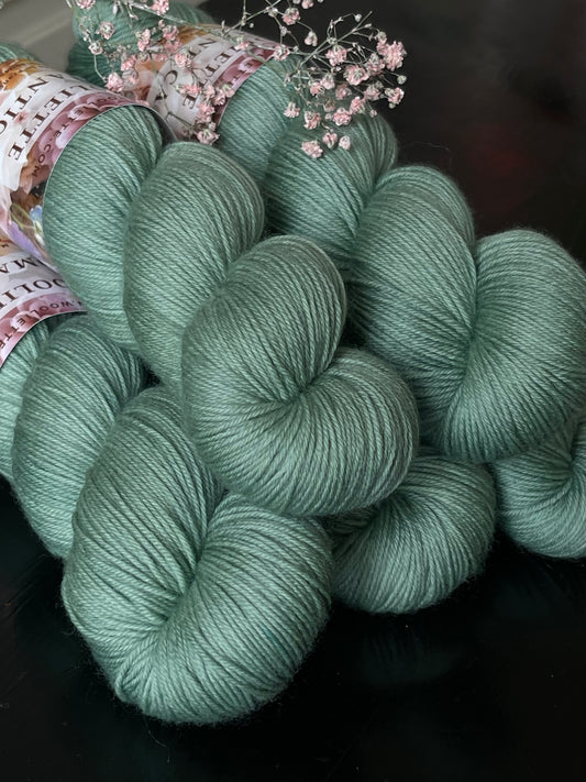 Laine Bellezza Romantica mérinos kid mohair Karma vert d'eau céladon teinte main Wooliette