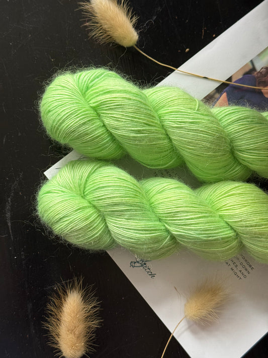 Laine Bellezza Fingering mérinos kid mohair Vertigo vert pomme teinte main Wooliette