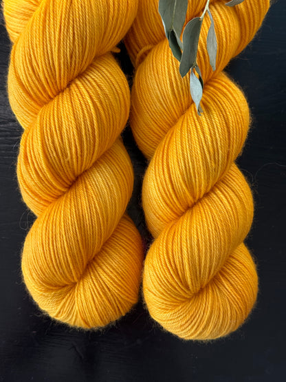 Écheveau laine mérinos nylon fingering Eldorado 100g 400m ocre ambre caramel Wooliette