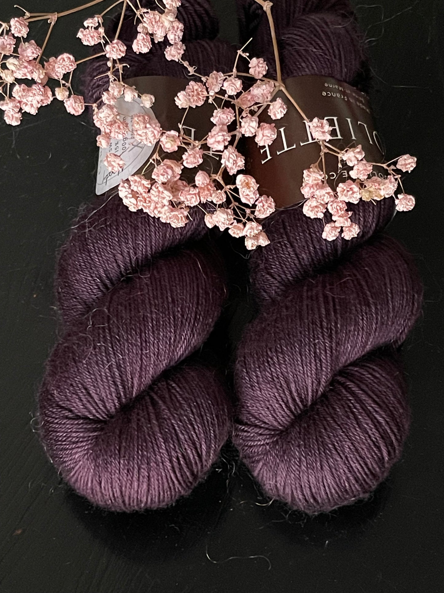Écheveau laine mérinos nylon fingering Moody 100g 400m prune profond aubergine Wooliette