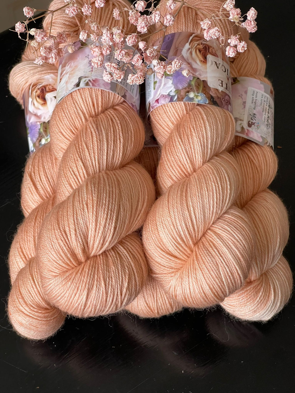 Laine Cybele Romantica mérinos nylon Donatella rose abricot teinte main Wooliette