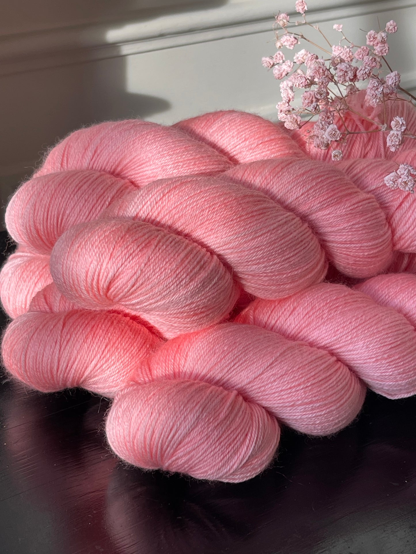 Écheveau laine mérinos nylon fingering Chamallow 100g 400m rose bonbon dragée Wooliette