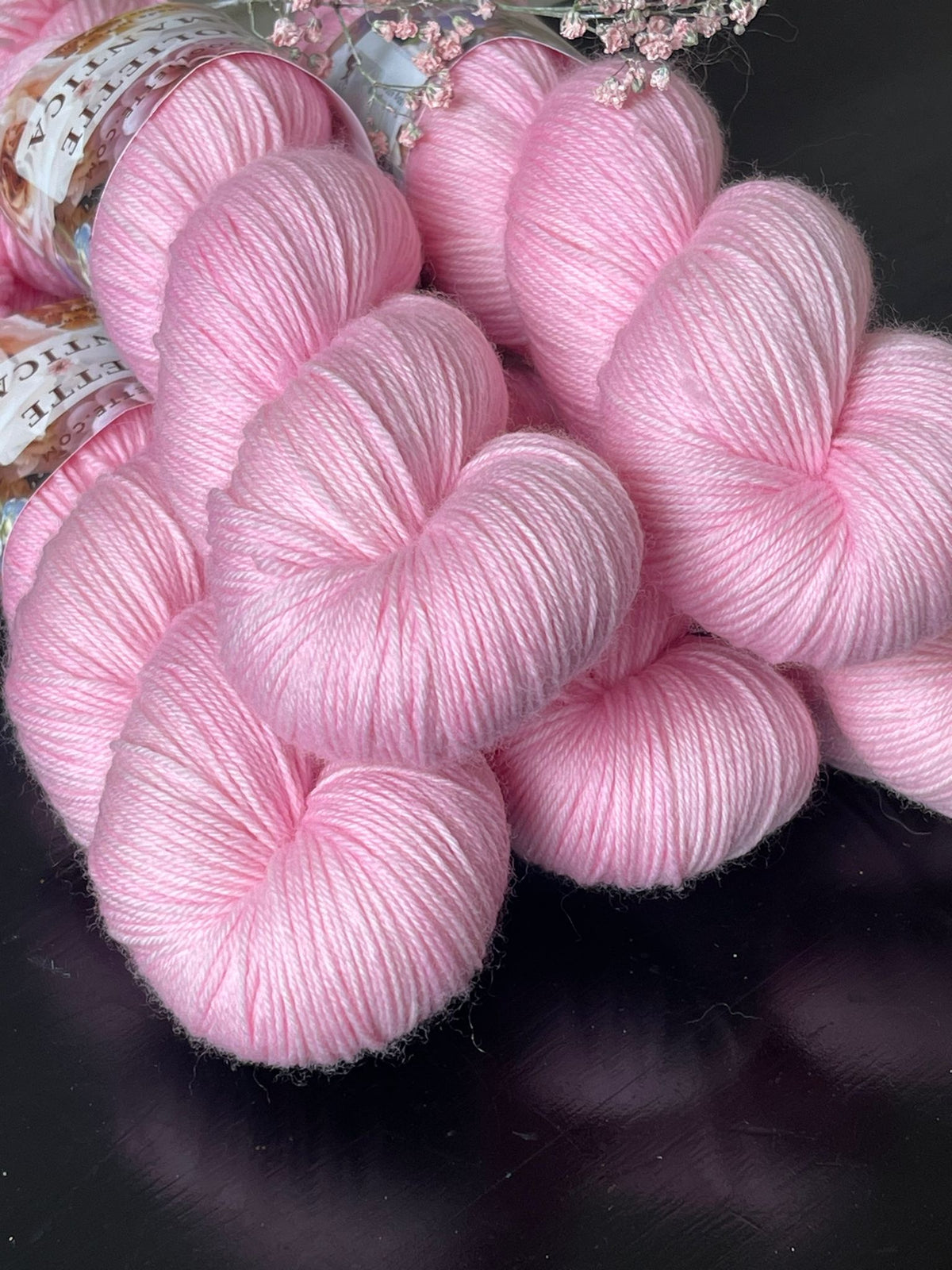 Écheveau laine mérinos nylon fingering Galantry 100g 400m rose bonbon vif Wooliette