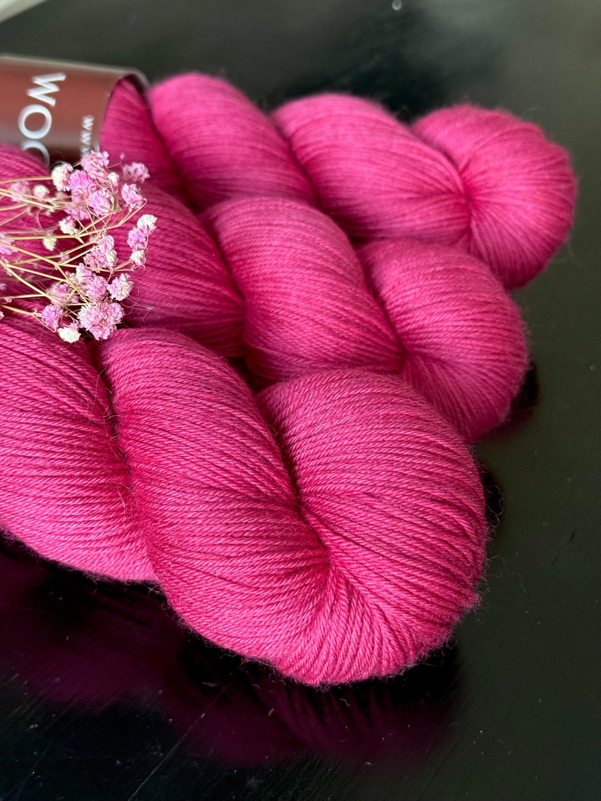 Laine Cybele Fingering mérinos nylon Berry Blum rose pivoine teinte main Wooliette