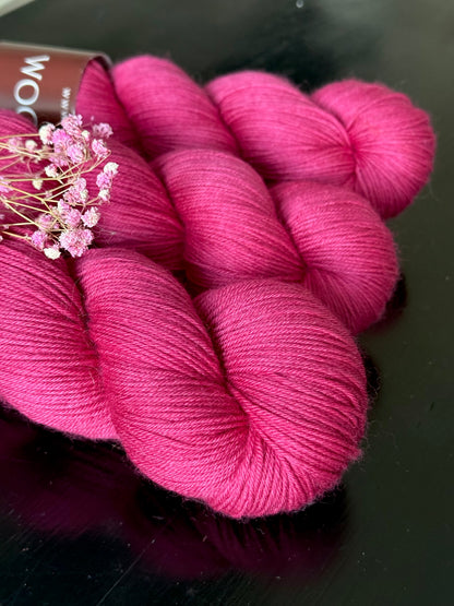 Laine Cybele Fingering mérinos nylon Berry Blum rose pivoine teinte main Wooliette