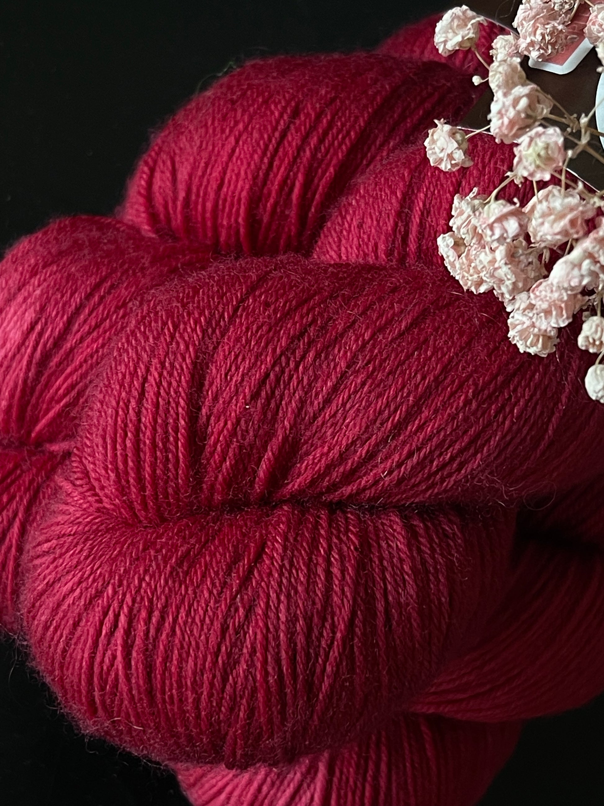 Écheveau laine mérinos nylon fingering Burlesque 100g 400m rouge cerise grenat Wooliette
