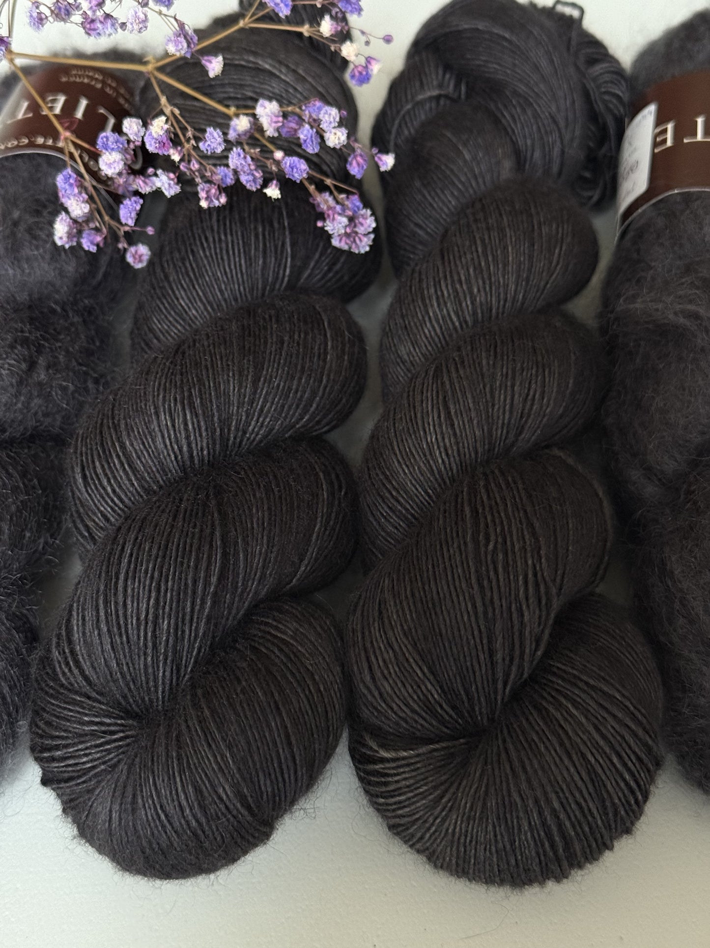 Laine artisanale noire mérinos soie et yak fingering France Wooliette