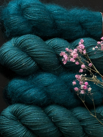Écheveau laine à chaussettes pailletée fingering Brocéliande 100g 400m bleu canard sarcelle Wooliette