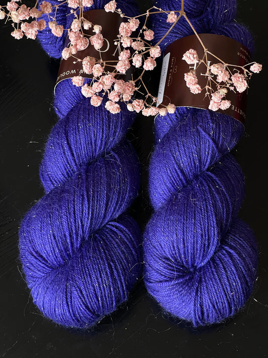 Laine Bimba Fingering mérinos nylon Stellina Betty Blue bleu indigo teinte main Wooliette