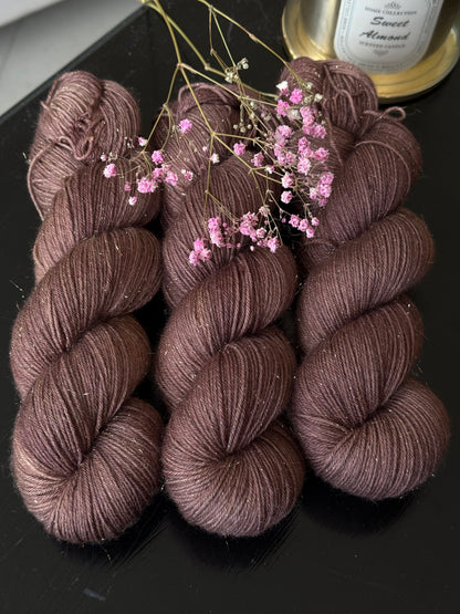 Laine Bimba Fingering mérinos nylon Stellina La Dame de Fer brun cacao teinte main Wooliette