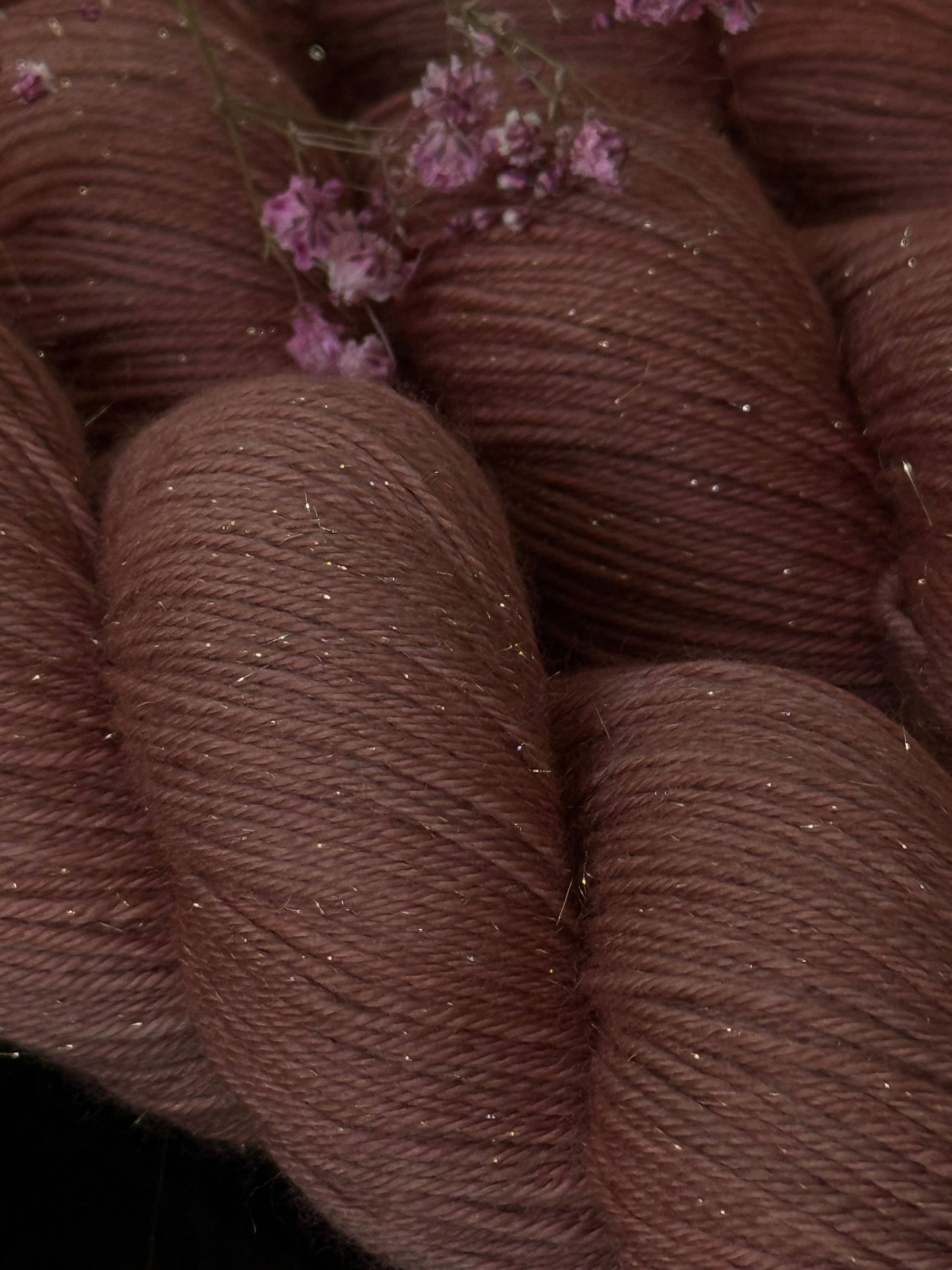 Écheveau laine à chaussettes pailletée fingering Brume de Châtaigne 100g 400m brun cannelle Wooliette