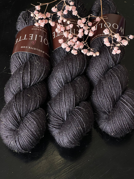 Laine Bimba Fingering mérinos nylon Stellina Onyx noir pailleté teinte main Wooliette