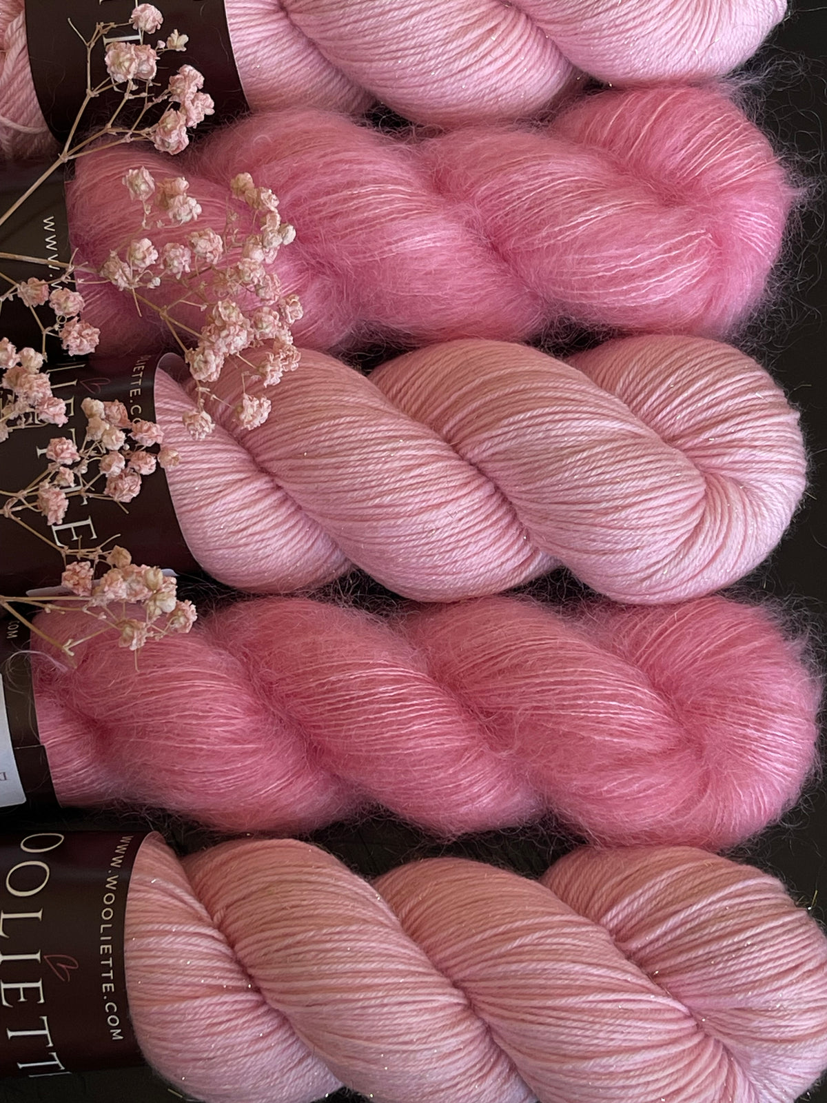Écheveau laine à chaussettes pailletée fingering Chamallow 100g 400m rose bonbon dragée Wooliette