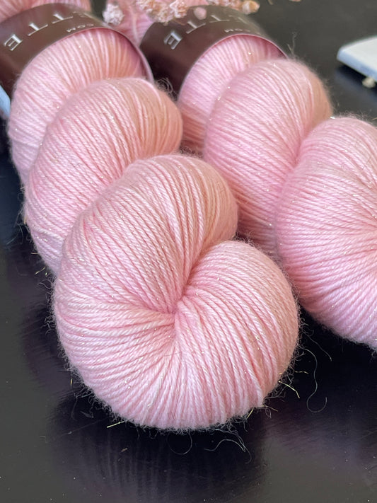 Laine Bimba Fingering mérinos nylon Stellina Chamallow rose bonbon teinte main Wooliette