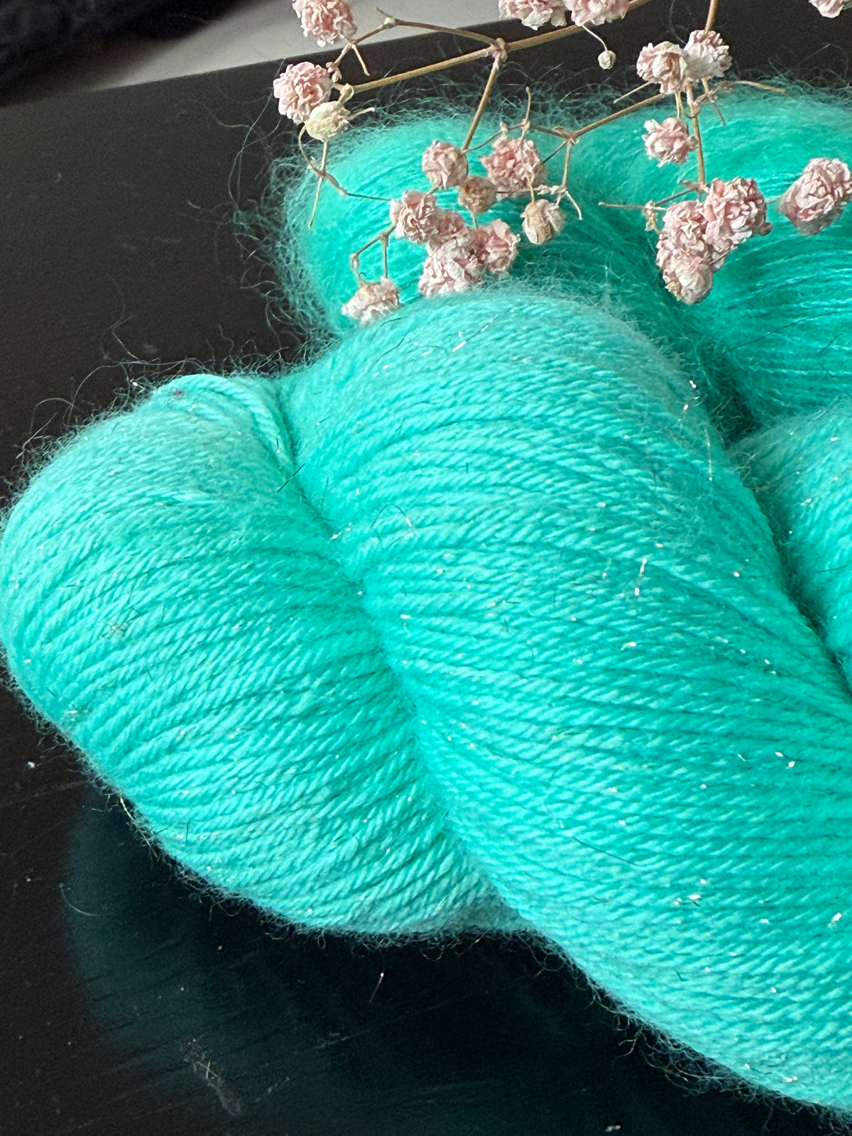 Écheveau laine à chaussettes pailletée fingering Bora Bora 100g 400m turquoise vif Wooliette