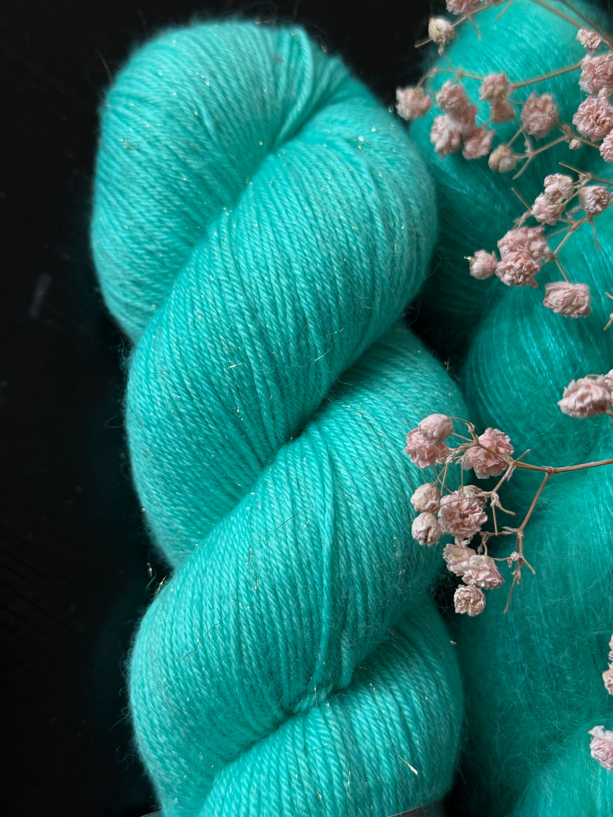 Détail texture laine Bimba mérinos Stellina dorée coloris turquoise Bora Bora Wooliette