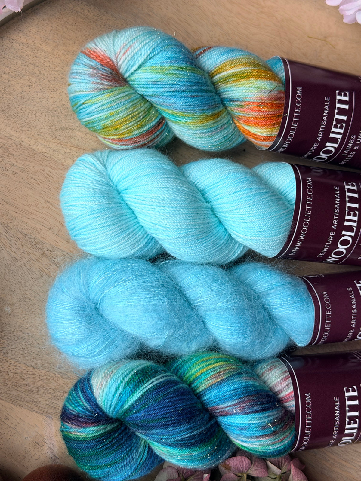 Détail texture laine Bimba mérinos Stellina dorée coloris turquoise moucheté Coraline Wooliette