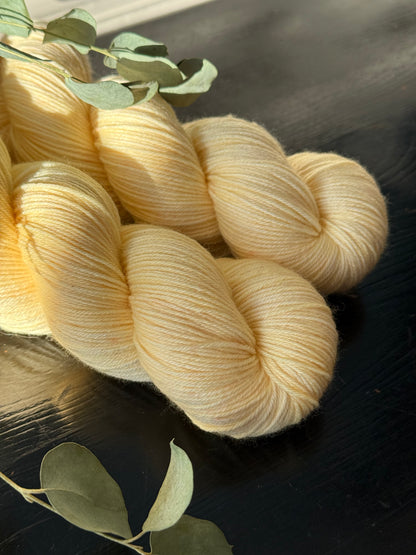 Détail texture laine Cybele mérinos nylon coloris vanille pâle Velours de Vanille Wooliette