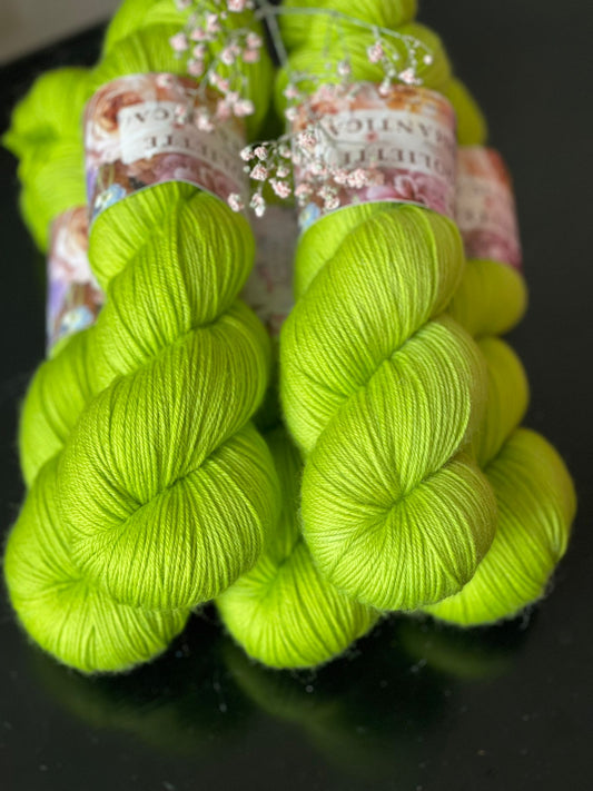 Laine Cybele Romantica mérinos nylon Artemis vert anis teinte main Wooliette