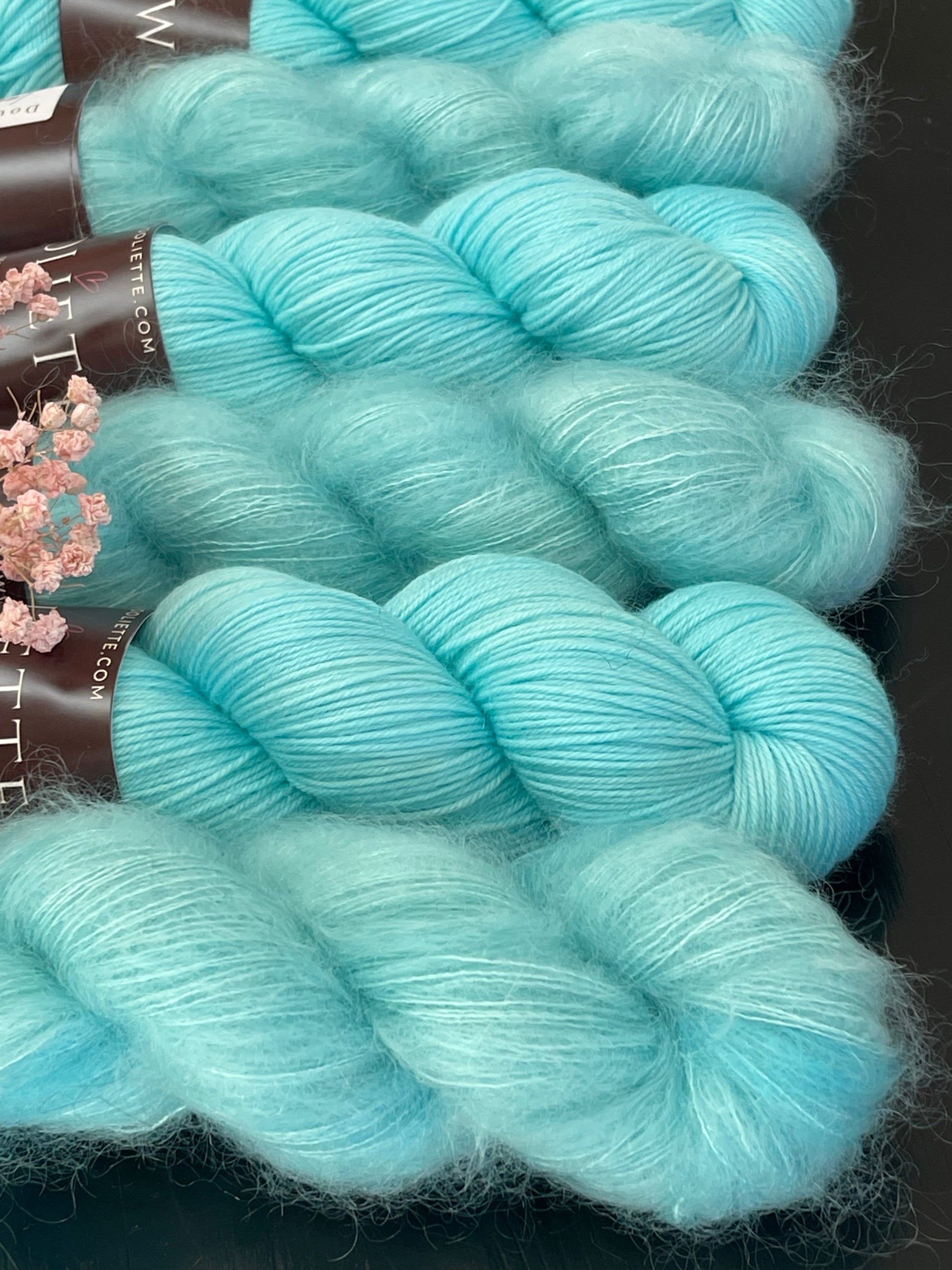 Détail texture laine Cybele mérinos nylon coloris vert d'eau pastel Lagon Wooliette