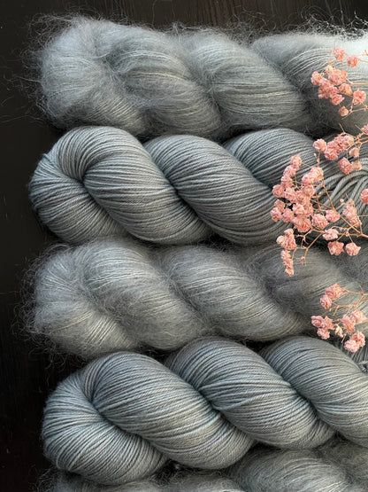 Écheveau laine mérinos nylon fingering Eucalyptus 100g 400m vert-gris sauge Wooliette
