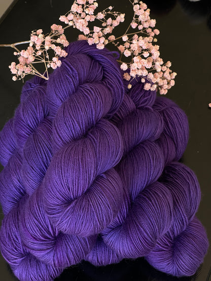 Écheveau laine mérinos nylon fingering Iris 100g 400m violet améthyste Wooliette