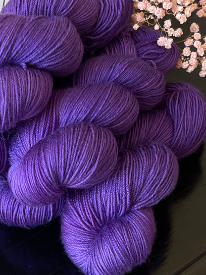 Laine à chaussettes artisanale violette mérinos nylon fingering France Wooliette