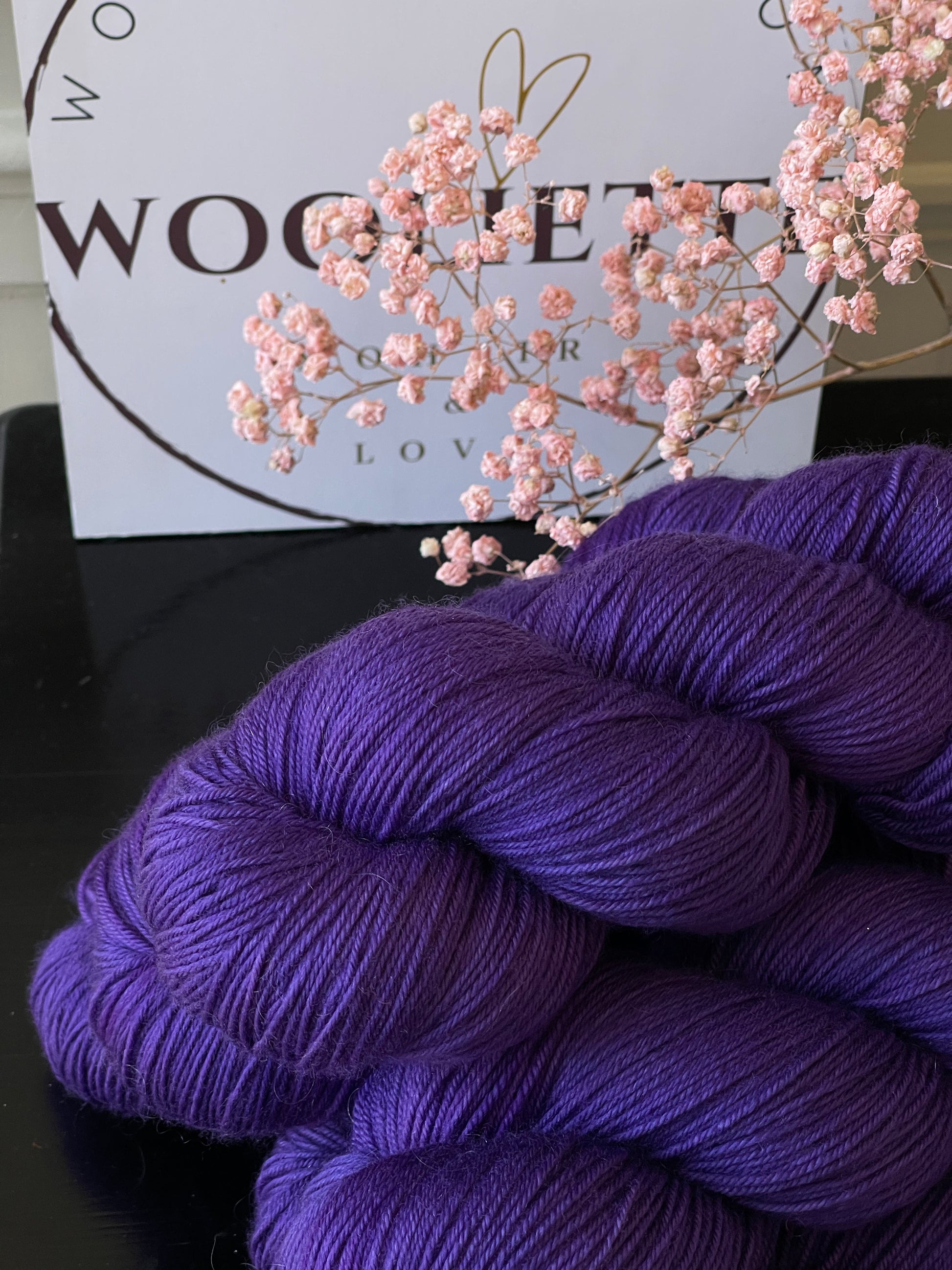 Laine Cybele Fingering mérinos nylon Iris violet teinte main Wooliette