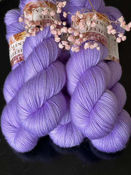 Laine Cybele Romantica mérinos nylon Helenica violet orchidée teinte main Wooliette