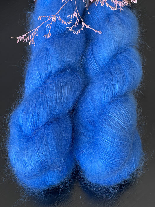 Laine Doucette kid mohair et soie Stellaire bleu roi teinte main Wooliette