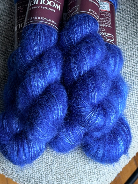 Laine Doucette kid mohair et soie [Coloris] bleu roi profond teinte main Wooliette