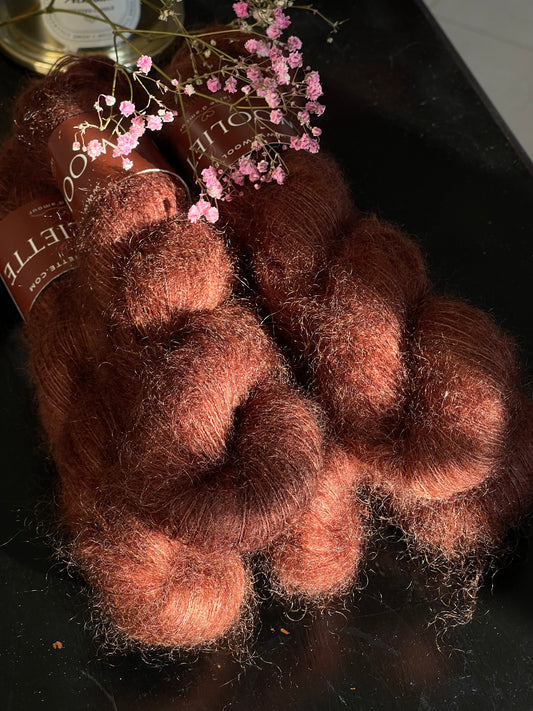 Laine Doucette kid mohair et soie La Dame de Fer brun cacao teinte main Wooliette