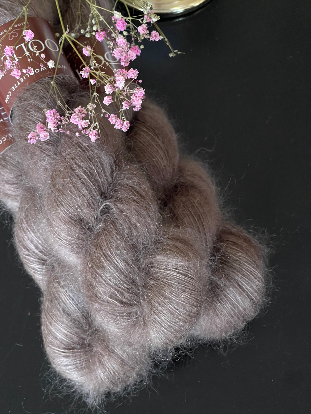 Écheveaux laine mohair soie Doucette Moonlight 50g 420m brun clair grège taupe Wooliette