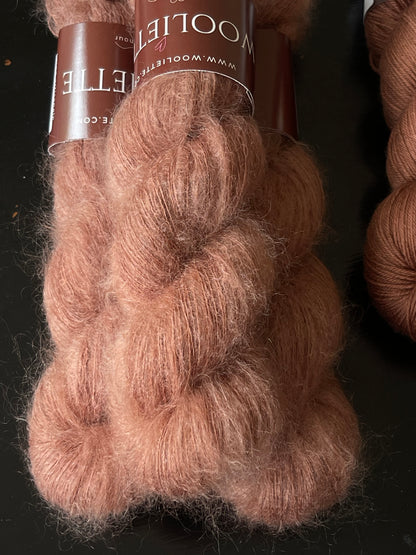 Écheveaux laine mohair soie Doucette Brume de Châtaigne 50g 420m brun cannelle terre cuite Wooliette