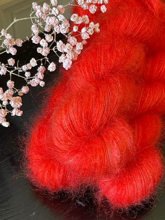Laine Doucette kid mohair et soie Famosa corail orangé teinte main Wooliette