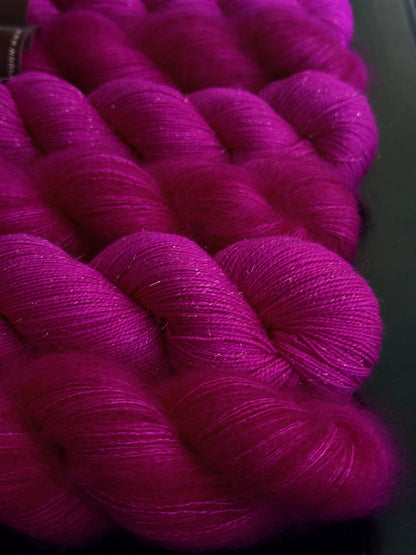 Détail texture Doucette kid mohair soie halo vaporeux coloris fuchsia Berry Velvet Wooliette