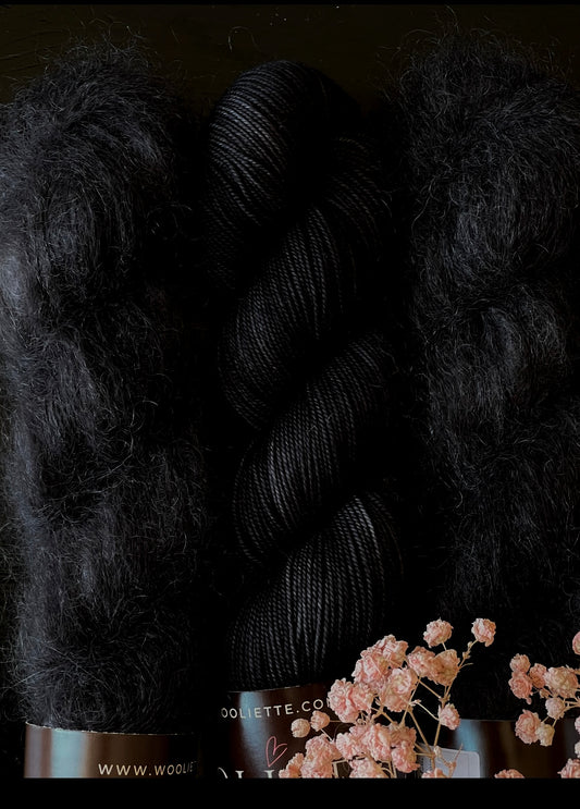 Laine Doucette kid mohair et soie Onyx noir profond teinte main Wooliette