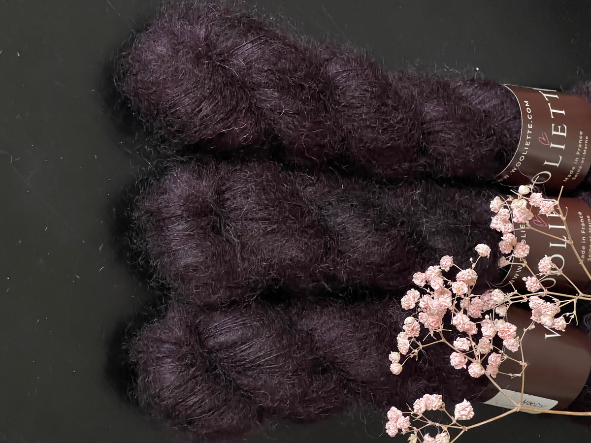 Laine Doucette kid mohair et soie Moody prune teinte main Wooliette