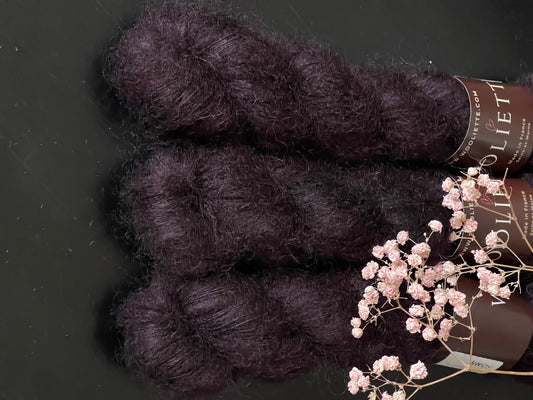 Laine Doucette kid mohair et soie Moody prune teinte main Wooliette