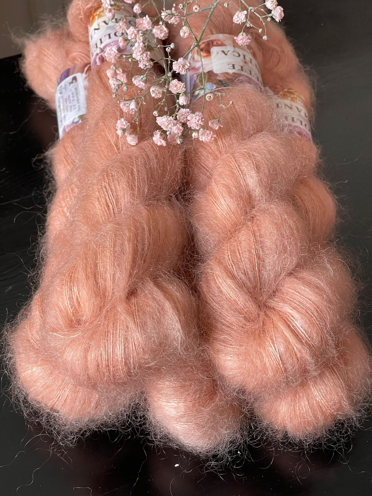 Laine Doucette Romantica kid mohair et soie Donatella rose abricot teinte main Wooliette